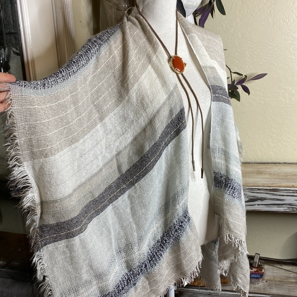 Shawl - Picture 3 of 3